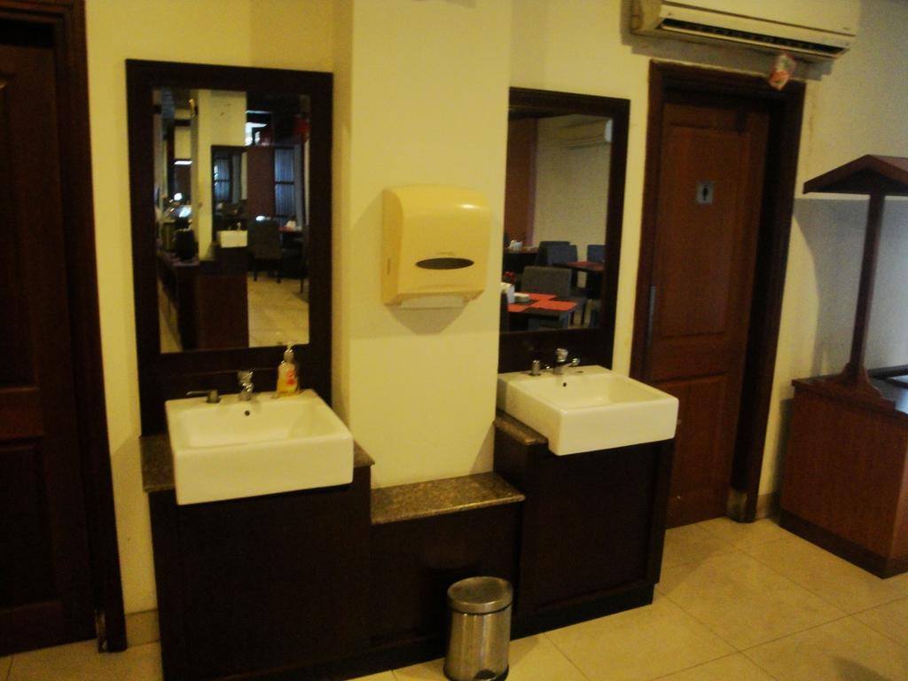 Imperial Hotel Kendari Dış mekan fotoğraf